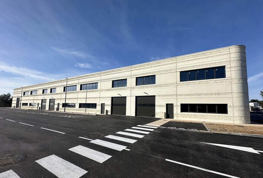 580 Avenue Du Serpolet, La Ciotat for lease - Building Photo - Image 1 of 43