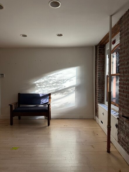 15 Pierrepont St, Brooklyn, NY for lease - Building Photo - Image 3 of 7