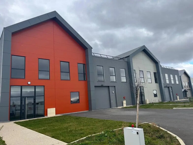 9 Rue Transversale, Gennevilliers for lease - Building Photo - Image 2 of 15