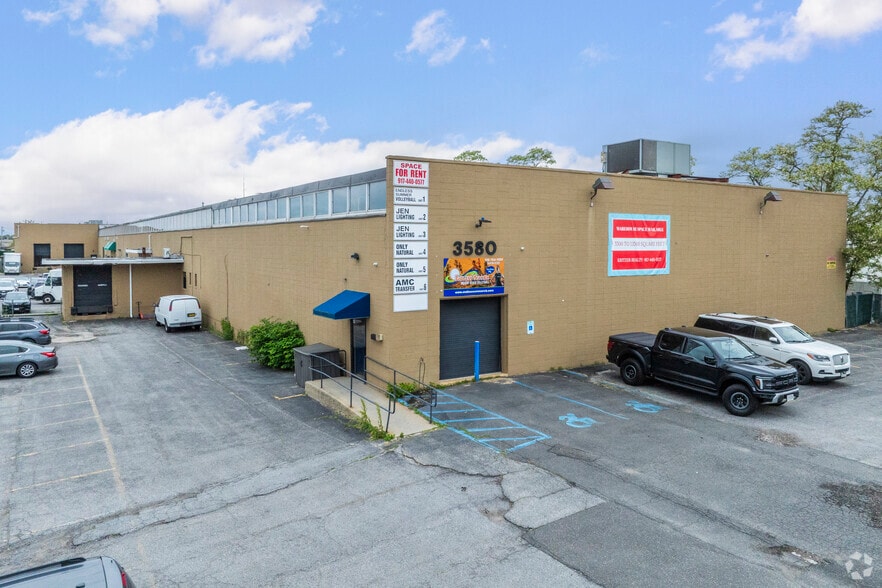 3580 Oceanside Rd, Oceanside, NY for sale - Primary Photo - Image 1 of 1