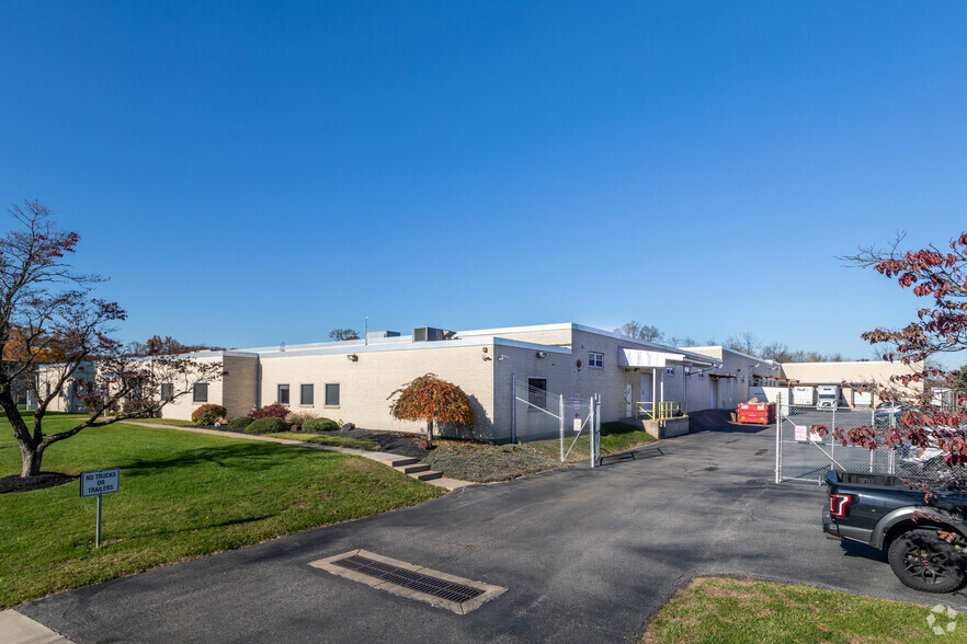 10940 Dutton Rd, Philadelphia, PA for lease - Primary Photo - Image 1 of 6