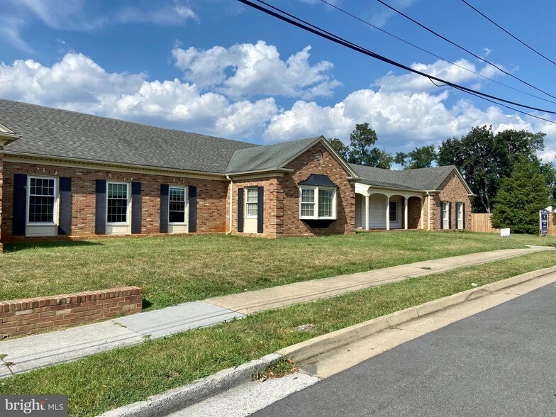 315 W 10th St, Front Royal, VA for sale - Building Photo - Image 3 of 12