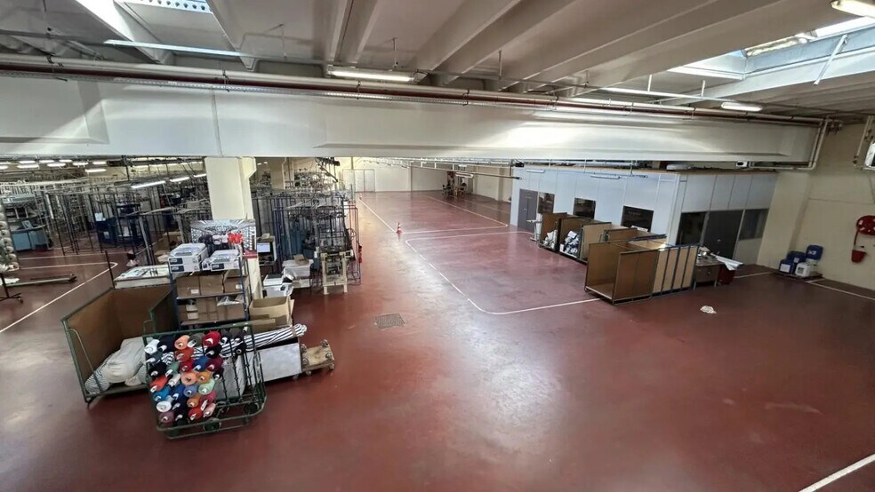 Office in Saint-André-lez-Lille for lease - Interior Photo - Image 2 of 9