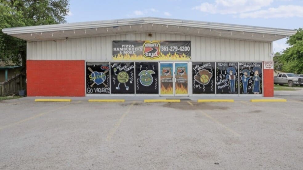 806 E Gravis St, San Diego, TX for sale - Building Photo - Image 1 of 21