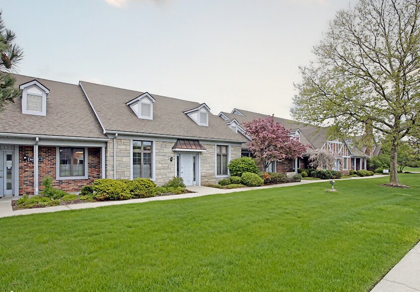 130 Hampton Cir, Rochester Hills, MI for lease Building Photo- Image 1 of 2