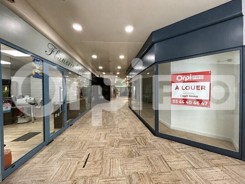Retail in Compiègne for lease - Lobby - Image 2 of 5