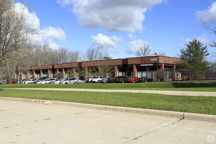 6935 Treeline Dr, Brecksville, OH for lease - Building Photo - Image 1 of 18