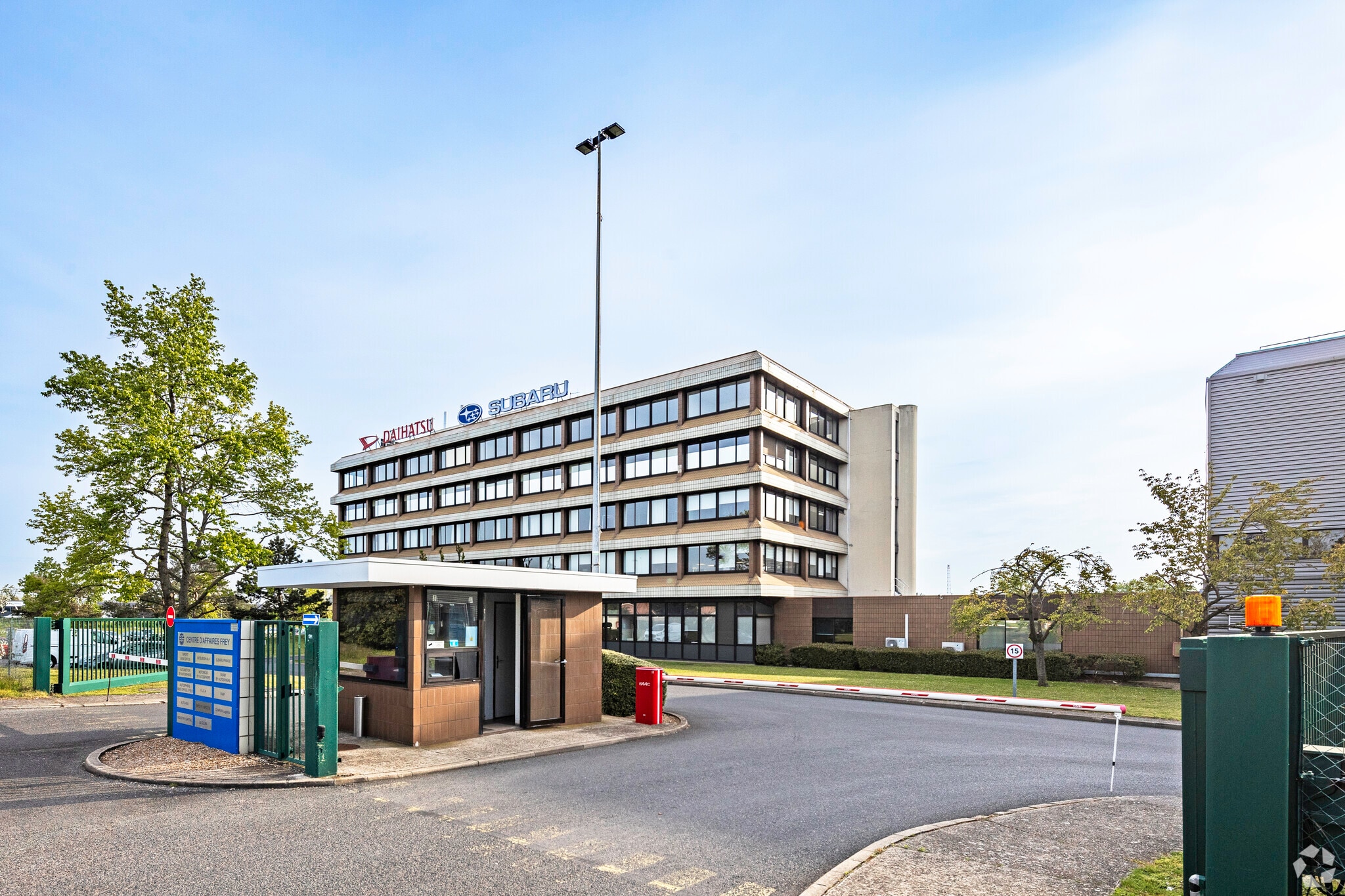 1 Avenue Du Fief, Saint-Ouen-l'Aumône for lease Primary Photo- Image 1 of 3