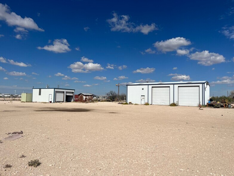 1400 36th, Monahans, TX 79756 Shop Space on 5 ACAdditional 5 AC Available