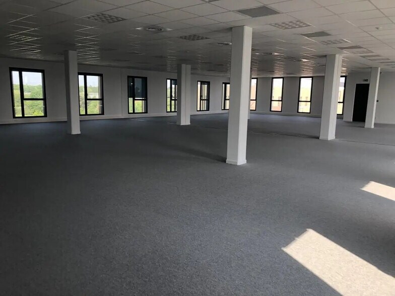 Office in Rennes for lease - Interior Photo - Image 3 of 15