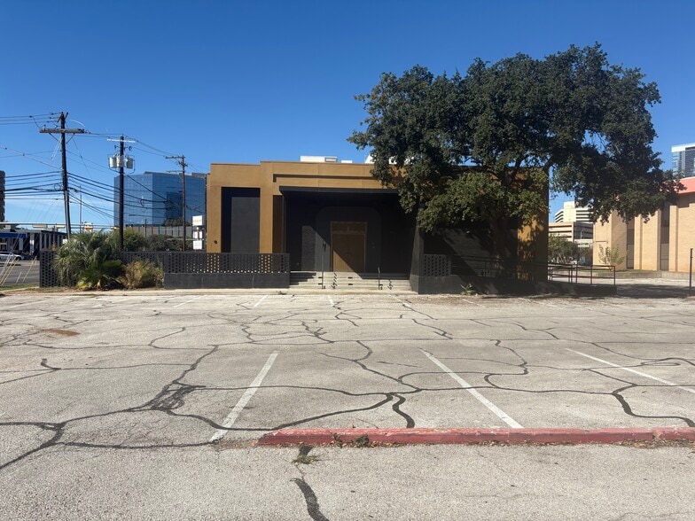 110 E Riverside Dr, Austin, TX for lease - Building Photo - Image 2 of 11