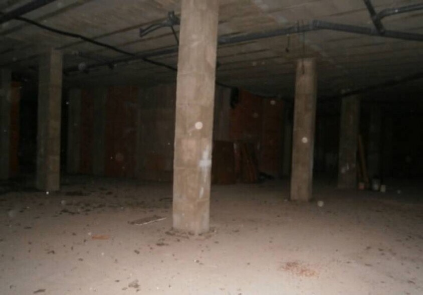 Retail in León for sale - Building Photo - Image 2 of 2