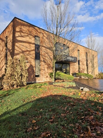 1250 Chambers Rd, Columbus, OH for lease - Building Photo - Image 2 of 7