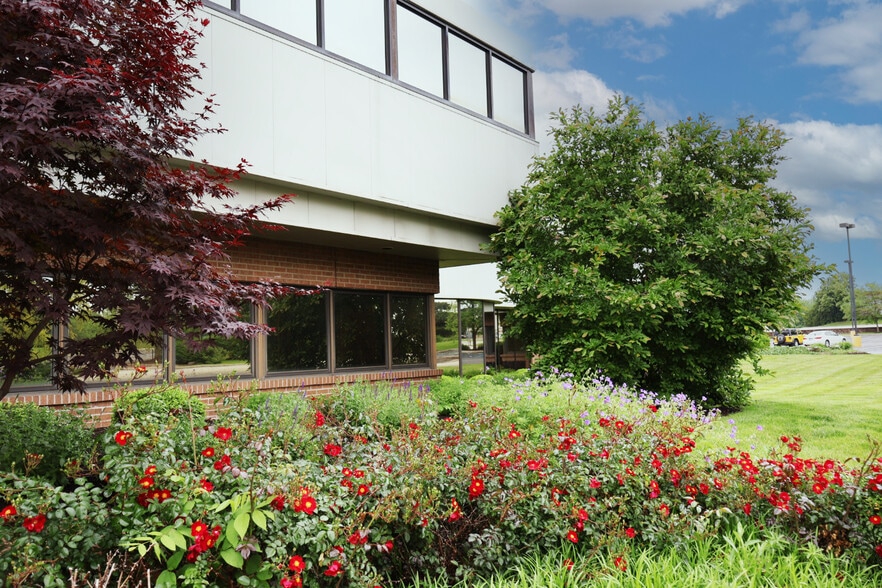 1712 Magnavox Way, Fort Wayne, IN for lease - Building Photo - Image 3 of 14