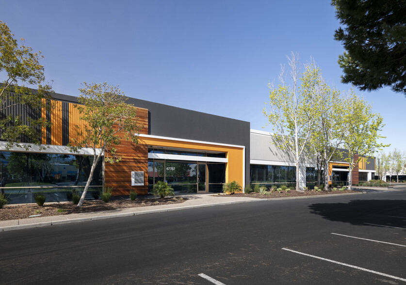 47703-47737 Fremont Blvd, Fremont, CA for lease - Building Photo - Image 2 of 5