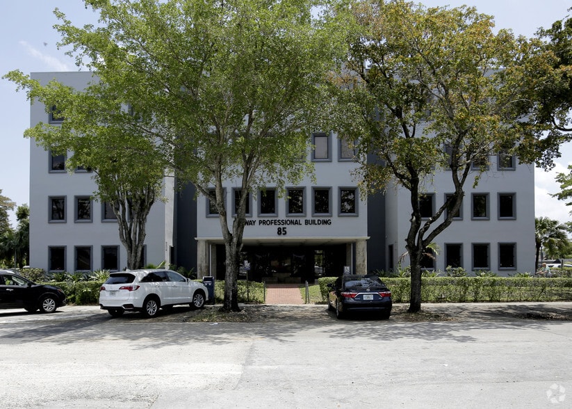 85 Grand Canal Dr, Miami, FL for lease - Building Photo - Image 3 of 5