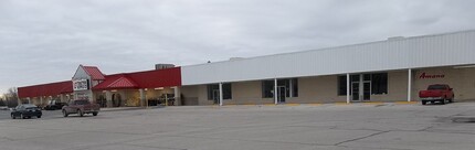 1403-1515 S Santa Fe Ave, Chanute, KS for lease Building Photo- Image 2 of 4