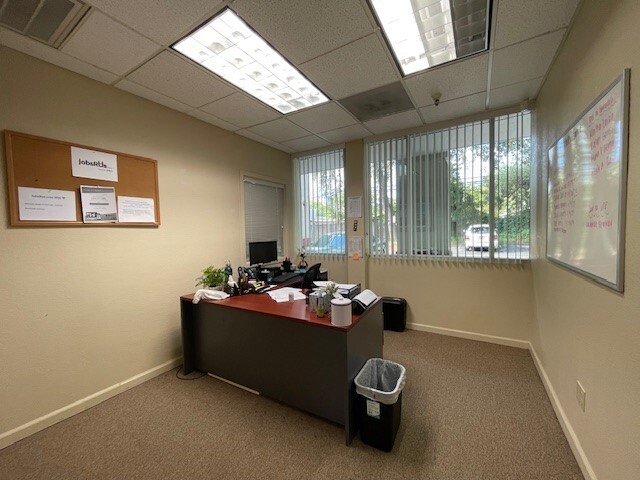 78 Cernon St, Vacaville, CA for lease - Building Photo - Image 3 of 6