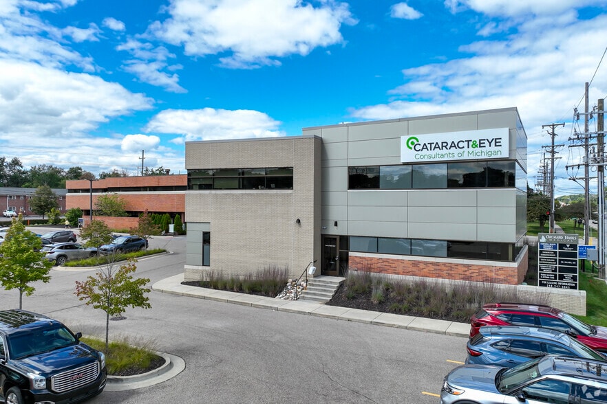 23133 Orchard Lake Rd, Farmington, MI for lease - Primary Photo - Image 1 of 5