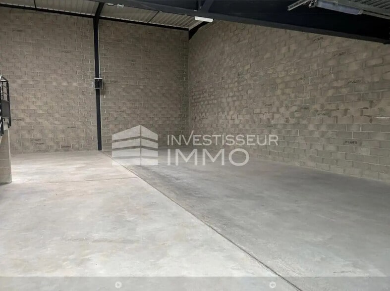 Flex in Marolles-en-Hurepoix for sale - Building Photo - Image 3 of 8