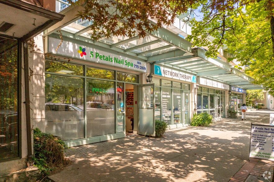 140 E 14th St, North Vancouver, BC for sale - Building Photo - Image 3 of 5