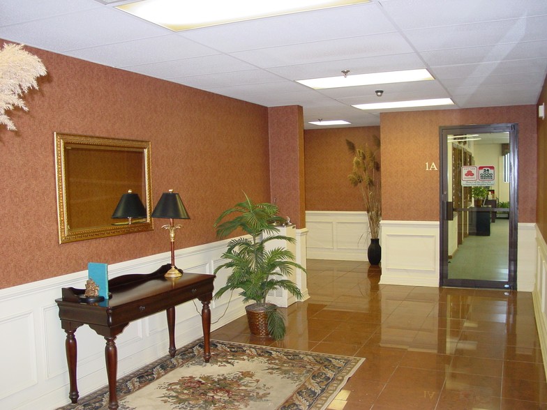 141 New Rd, Parsippany, NJ for lease - Lobby - Image 2 of 8