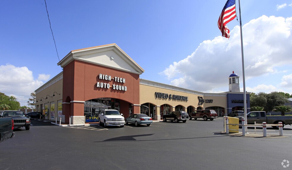 1201-1207 Spencer Hwy, South Houston, TX for lease - Building Photo - Image 2 of 5