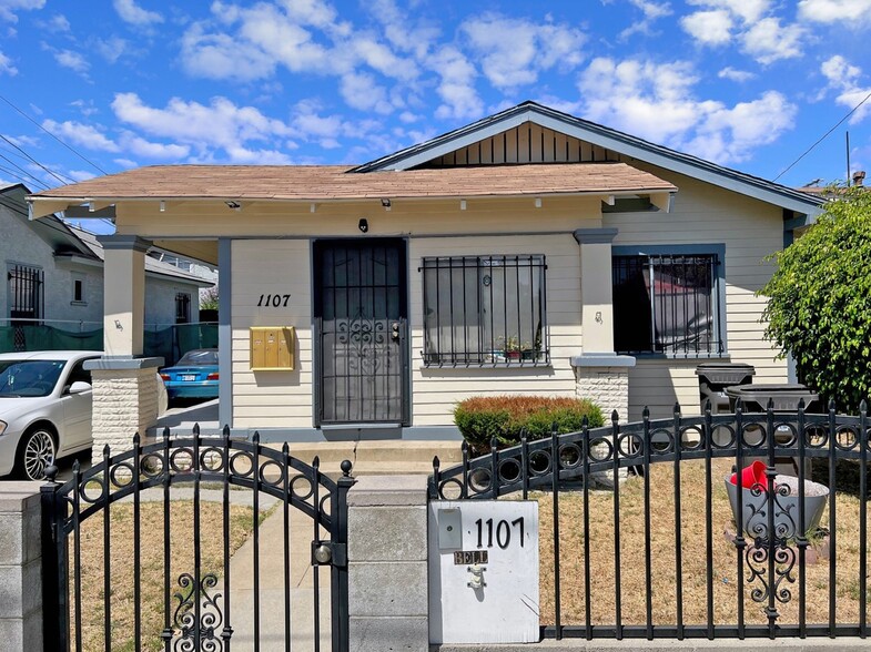1107 Mahanna Ave, Long Beach, CA for sale - Building Photo - Image 3 of 15