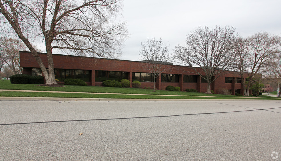 8005 W 110th St, Overland Park, KS for lease - Building Photo - Image 2 of 10