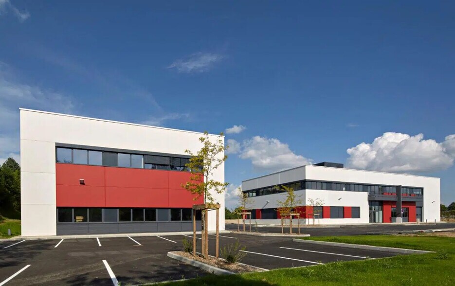 Flex in Dardilly for lease - Building Photo - Image 3 of 4