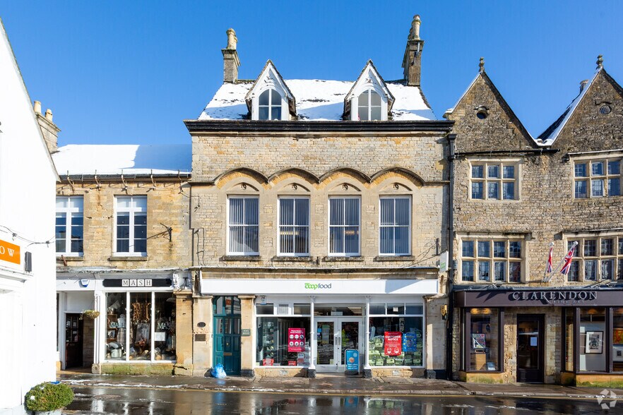 The Square, Stow On The Wold for lease - Primary Photo - Image 1 of 8
