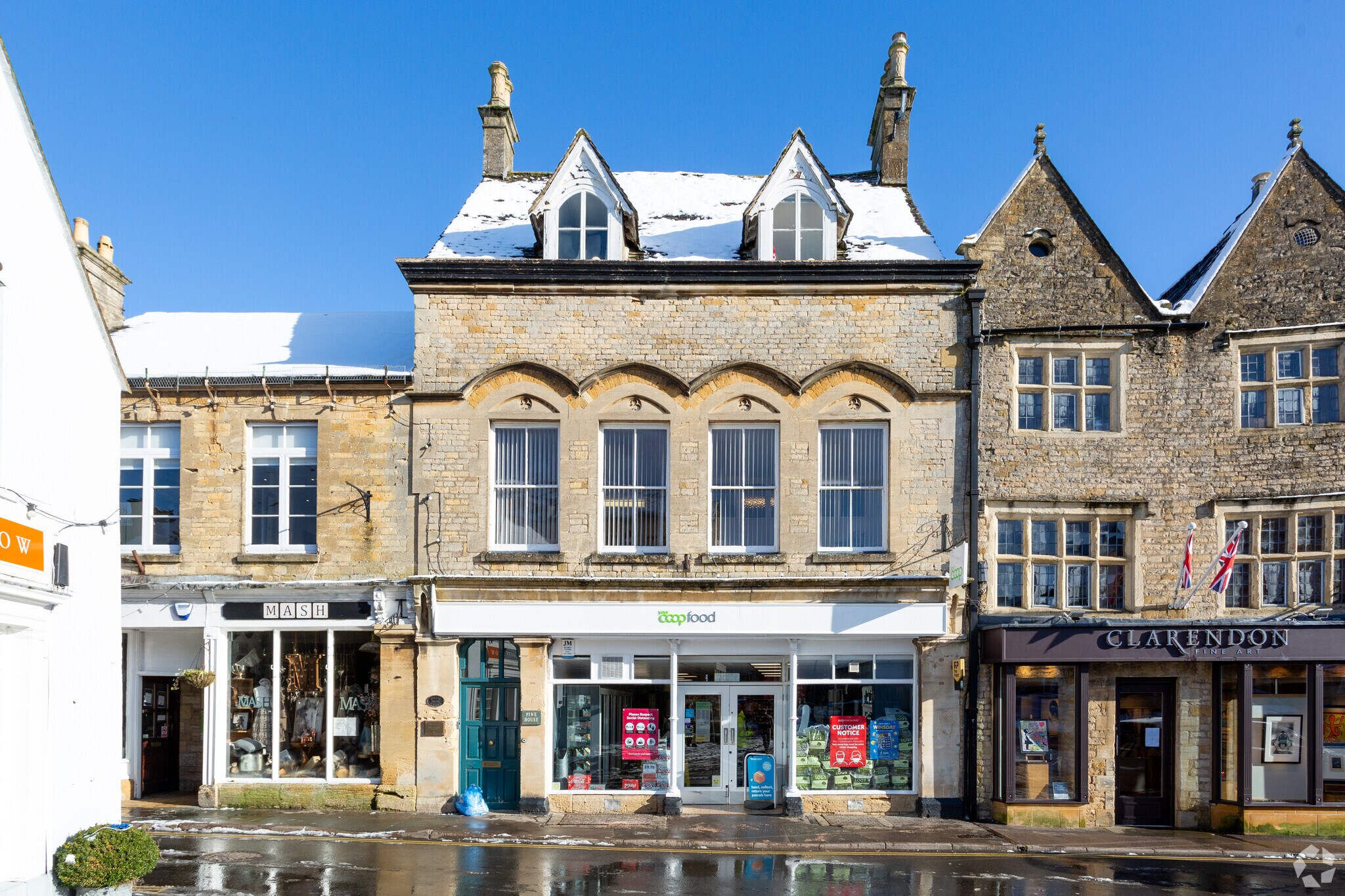 The Square, Stow On The Wold for lease Primary Photo- Image 1 of 9