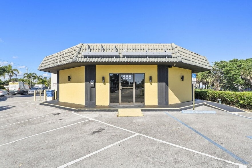 888 East Coast Ave, Lantana, FL for sale - Building Photo - Image 1 of 10