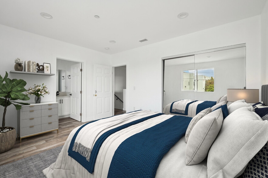 2516 Malabar St, Los Angeles, CA for sale - Building Photo - Image 3 of 33