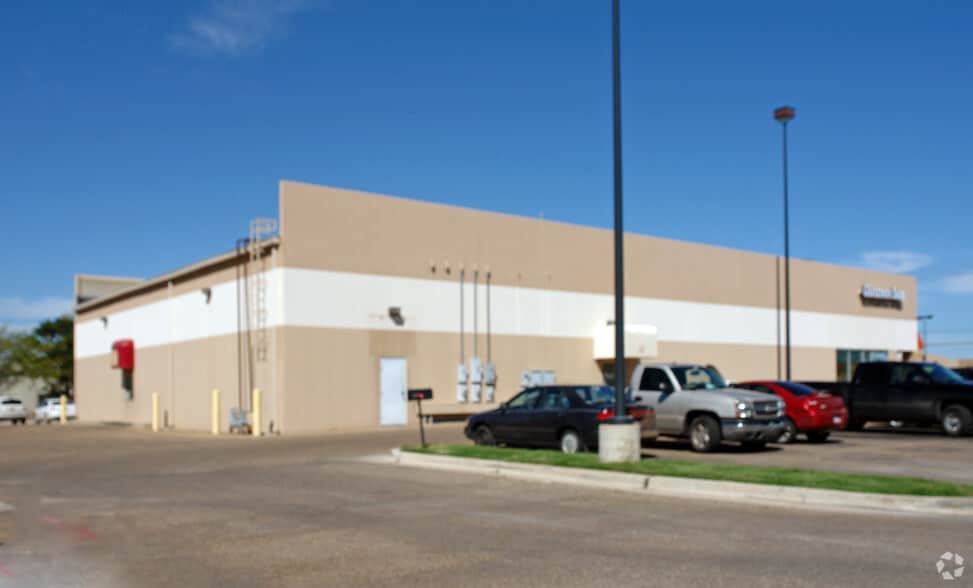 6802-6820 Slide Rd, Lubbock, TX for lease - Building Photo - Image 3 of 6