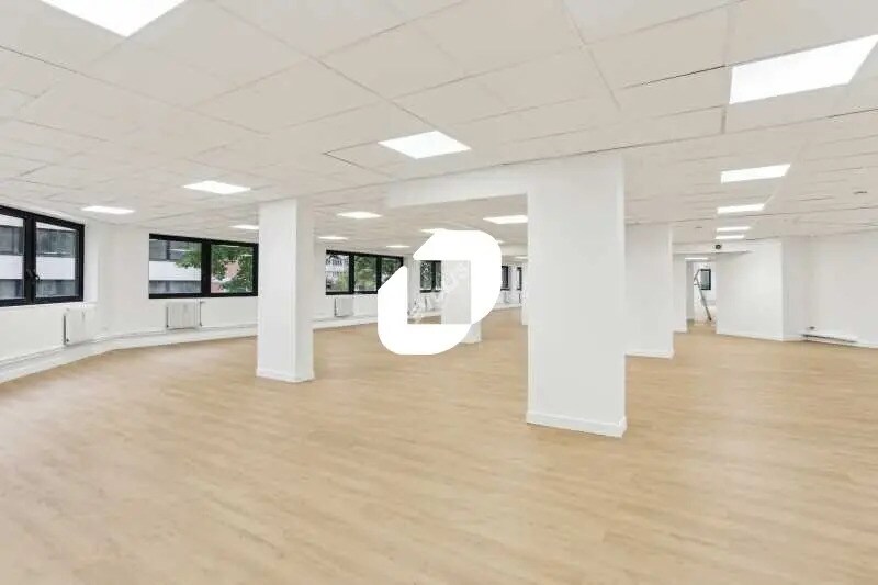 Office in Montreuil for lease - Building Photo - Image 3 of 13