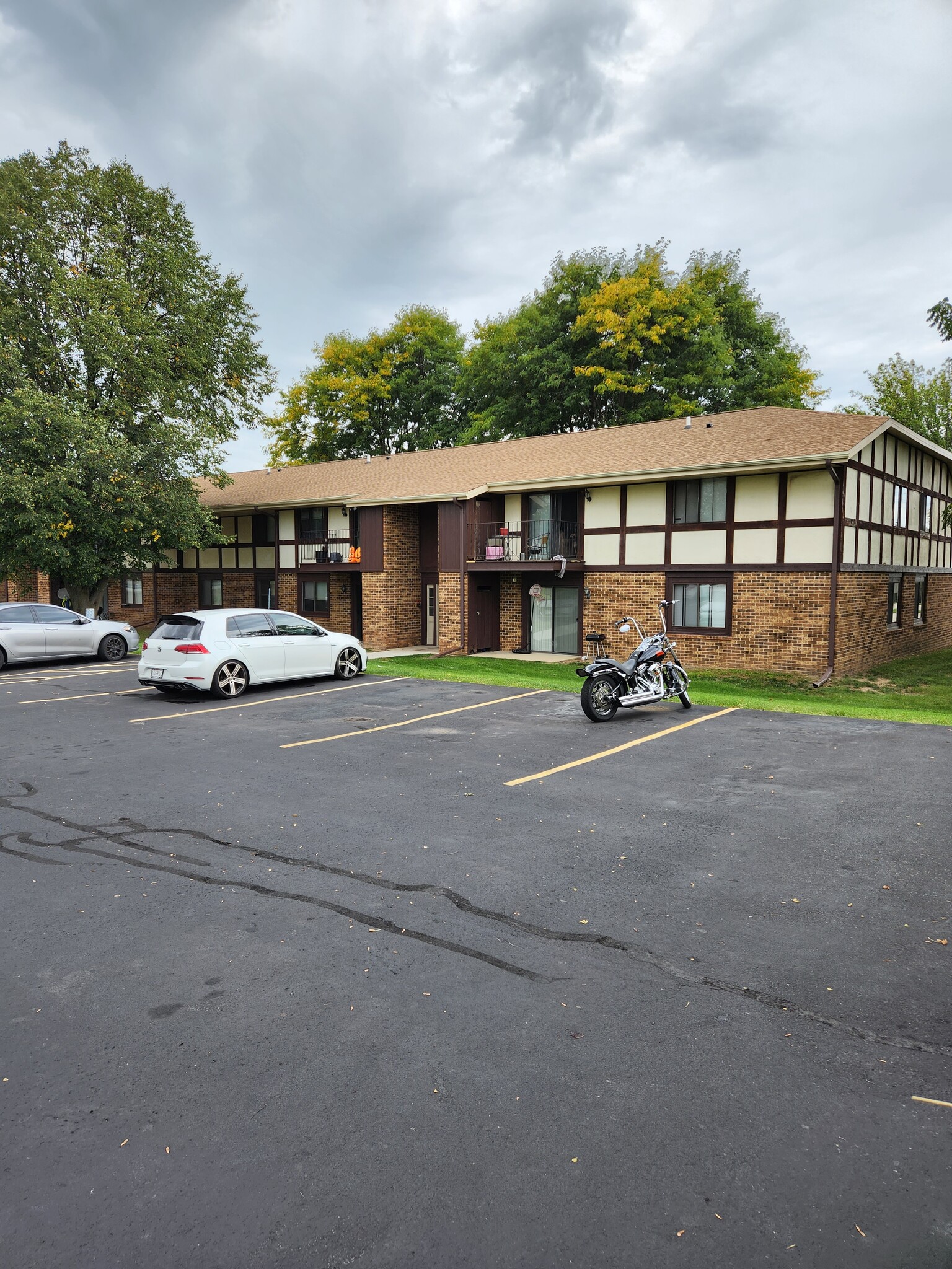 4811-4813 Indian Hills Dr, Racine, WI for sale Building Photo- Image 1 of 1