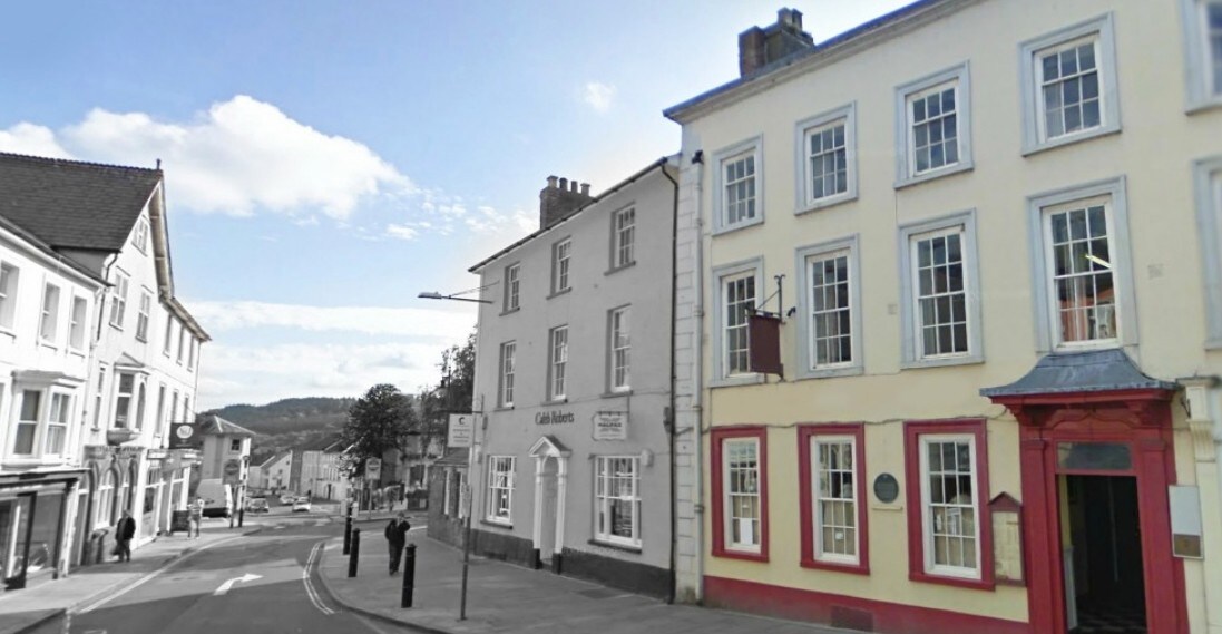 12-12a The Bulwark, Brecon for sale Primary Photo- Image 1 of 1