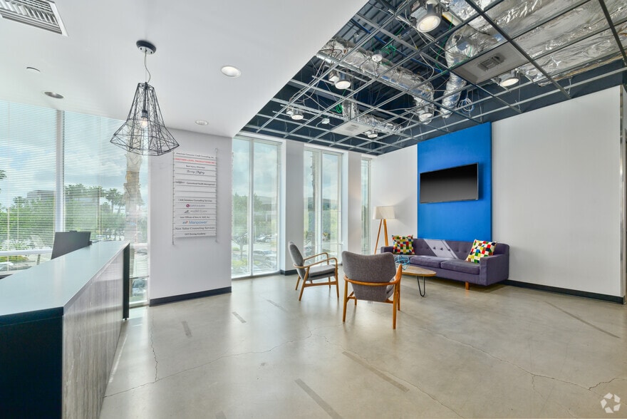 473 E Carnegie Ln, San Bernardino, CA for lease - Interior Photo - Image 2 of 36