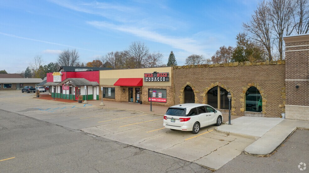 615-643 E Saginaw Hwy, Grand Ledge, MI for lease - Building Photo - Image 3 of 50
