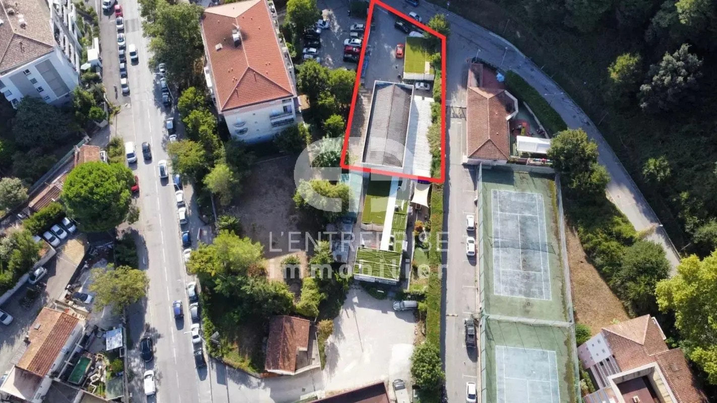 Flex in Cagnes-sur-Mer for lease Building Photo- Image 1 of 13