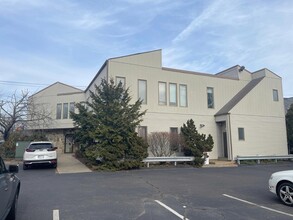 883 Black Rock Tpke, Fairfield, CT for lease Building Photo- Image 2 of 2