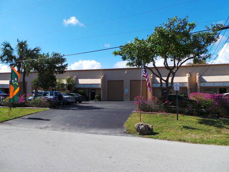 337-379 SW 13th Ave, Pompano Beach, FL for lease - Building Photo - Image 2 of 4