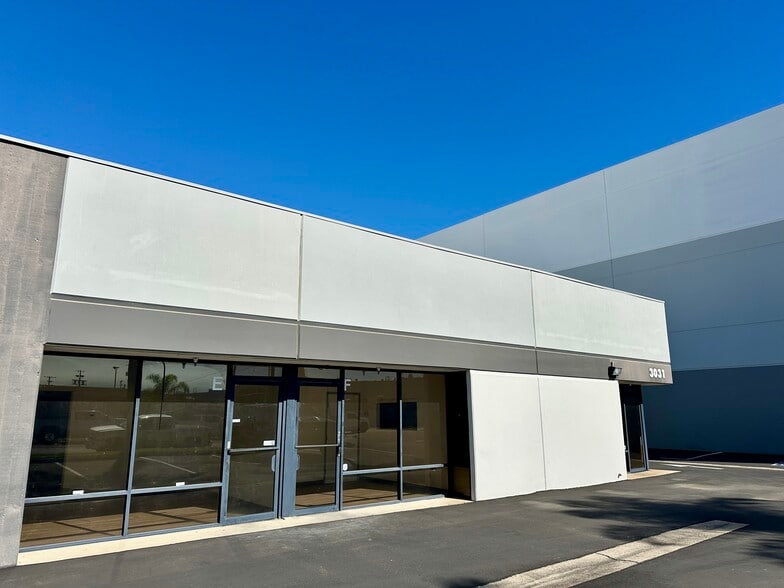 3031 E Coronado St, Anaheim, CA for lease - Building Photo - Image 2 of 5