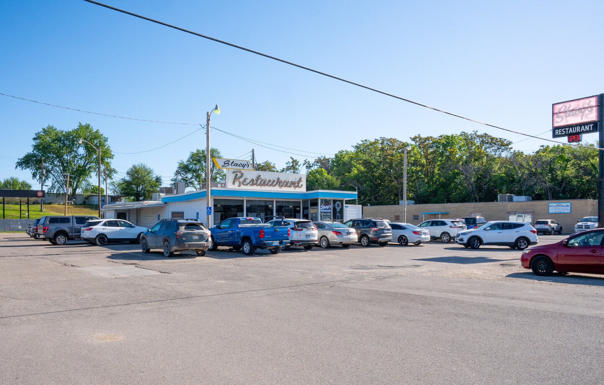 118 W Flint Hills Blvd, Junction City, KS for sale Building Photo- Image 1 of 1
