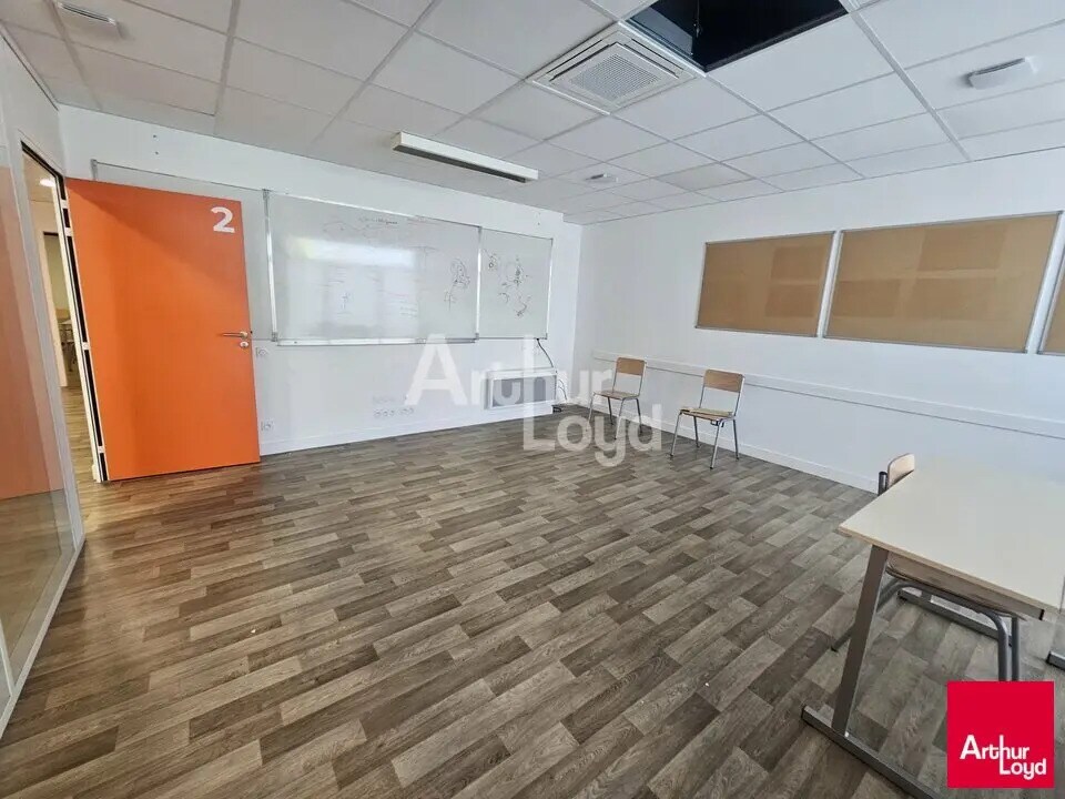 Office in Angers for sale Interior Photo- Image 1 of 4