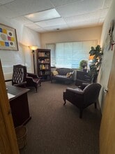 925 N Plum Grove Rd, Schaumburg, IL for lease Interior Photo- Image 2 of 12