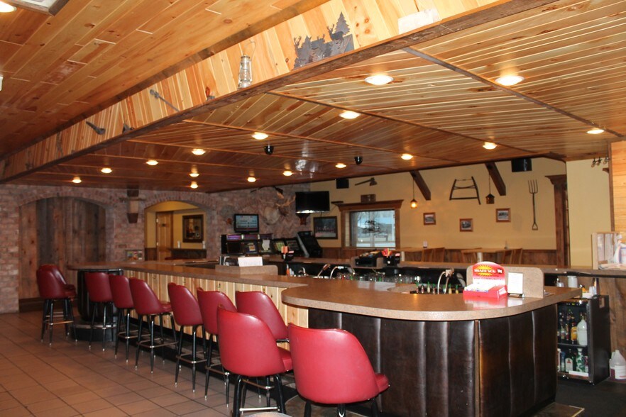 104 S Wisconsin St, Pulaski, WI 54162