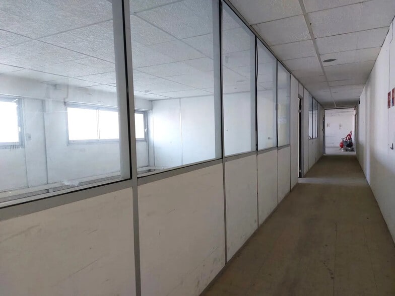 Avenue Robert Brun Et Robert Brun Prolonge, La Seyne-sur-Mer for lease - Building Photo - Image 2 of 6