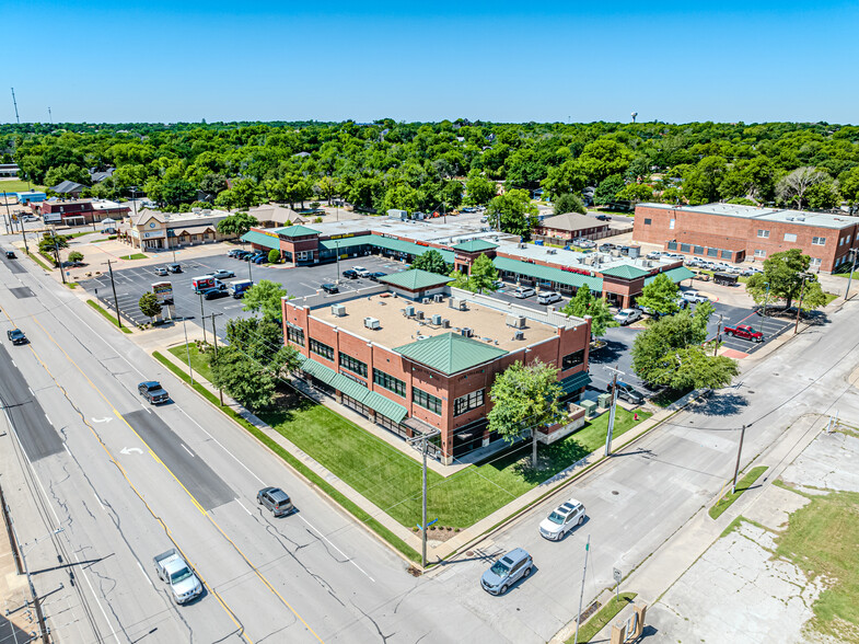 300-318 S Main St, Weatherford, TX for lease - Building Photo - Image 1 of 12